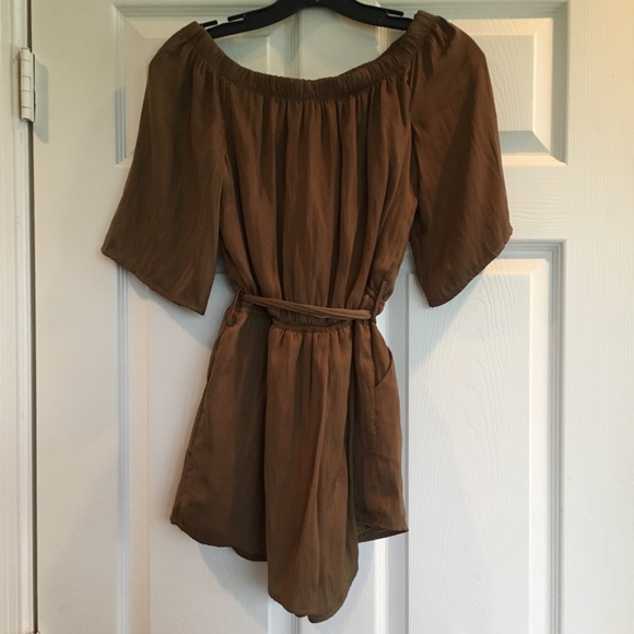 Off-the-Shoulder Romper - Picture 2 of 3